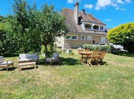 Gites de charme centre de 2 à 10P, jardin, parking, durable、オンフルールのホテル