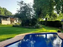 Rosedale Self Catering Cottage with pool and large entertainment BBQ area