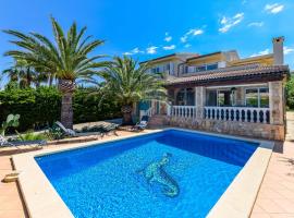 2263 Sunny holiday home with views over the bay of Palma, cottage sa Badia Gran