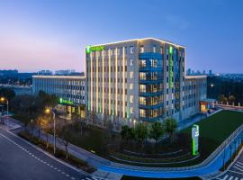 Holiday Inn Shanghai Dishui Lake, an IHG Hotel, готель у місті Nanhui