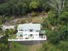 Bottle Palm Villa, cottage in Victoria