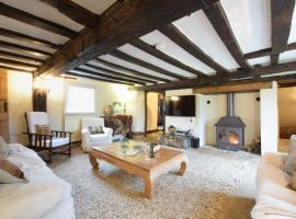 Church Farmhouse, Cookley, hotel dengan parkir di Halesworth