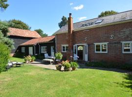 Stable Cottage at the Grove, Great Glemham，佛瑞明罕的度假屋