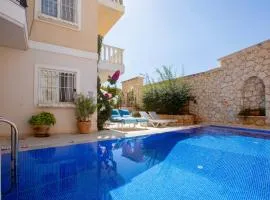 Invigorating Villa with Shared Pool in Kas
