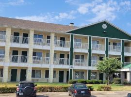 HomeTowne Studios by Red Roof Dallas - Irving, hotel v destinaci Irving