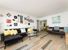 Charming LA 2 Bedroom For Your Home Away From Home