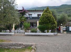 Camping Denis: Brenzone sul Garda'da bir otel