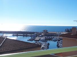 Magnifique vue mer et port – hotel w mieście Sausset-les-Pins