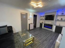 Newly refurbished modern 2 bedroom flat、Trimley Heathのビーチ周辺のバケーションレンタル