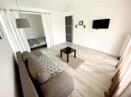 Стильная квартира в светлых тонах, self-catering accommodation in Dnipro