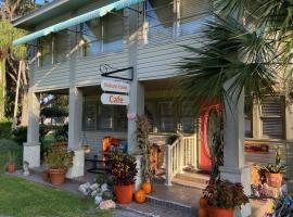 Nature Coast Inn & Cottages, hotel in Inglis