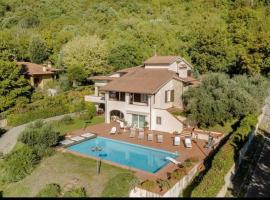 Villa con Piscina privata - Vista panoramica - 7 ROOMS - 20 GUEST, budgethotel i Vaiano