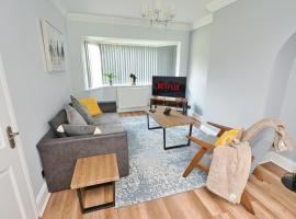 Cosy 3 bed with Parking- Family and Contractors, hotel near Alexander Stadium, Birmingham