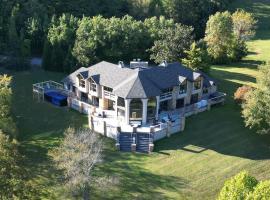 Crestview Estate 5 acres-heated pool-5min to strip, rumah desa di Pigeon Forge