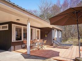 4 person holiday home in Aakirkeby、Vester Sømarkenのコテージ