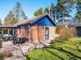 5 person holiday home in F rvang, casa o chalet en Fårvang