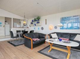 Luxurious Holiday Home in Vejers Strand with Sauna – domek wiejski w mieście Vejers Strand