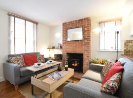 1 Tailors Cottage, Woodbridge, pet-friendly hotel in Woodbridge