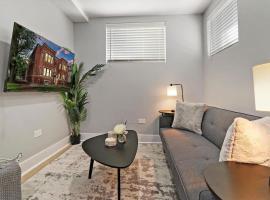 2BR Andersonville Apt near Local Cafes and Stores! - Magnolia G, hotel en Chicago