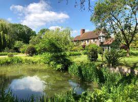 Rectory Farm Cottage, Rougham, hotel with parking in Rushbrooke