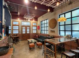 寛宅 1960 包棟民宿, hotel com banheiras de hidromassagem em Tainan