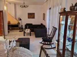 Tsar Simeon, 2 bedroom, living room and fireplace: Sofya'da bir kulübe