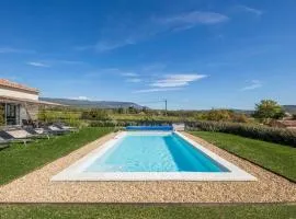 Villa Piscine Chauffée, 5min du village et Climatisation