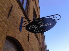 LOGIES The city jester - Ieper centrum, hotel en Ypres