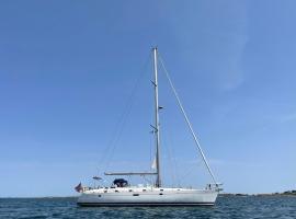 Beautiful and comfortable sailboat with secure parking available