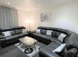 Lovely 2 Bed Apt close to Silverburn Mall, appartamento a Glasgow
