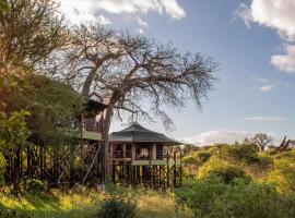 TARANGIRE KURO TREETOP LODGE，Manyara的豪華露營地點