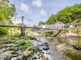 The Chainbridge Hotel, hotel a Llangollen