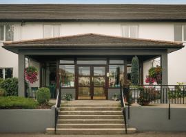 Downhill Inn, hotel Ballinában