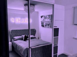 New, spacious & immaculate Double room for rental in Colchester Town Centre!, habitación en casa particular en Colchester