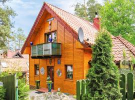 Beautiful Home In Grunwald With Wifi, hytte i Mielno