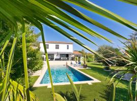 Appartement Villa Quietude, hotel with pools in Bagnols-en-Forêt