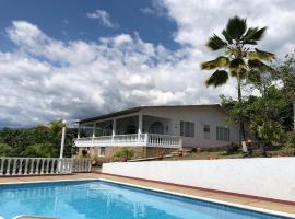 Casa de campo con hermosa vista, vila v mestu Anapoima