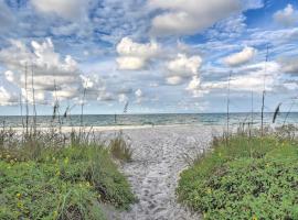 Beachfront Madeira Beach Condo with Ocean Views, hôtel spa à St. Pete Beach