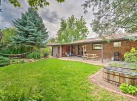 Less Than 3 Mi to Pearl St Home with Large Yard in Boulder, hotel v mestu Boulder