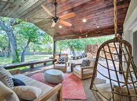 Updated Buda Home and Fire Pit, 15 Mi to Austin, pet-friendly hotel in Buda