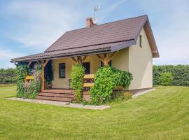 Lovely Home In Prabuty With House Sea View，Laskowice的有停車位的飯店
