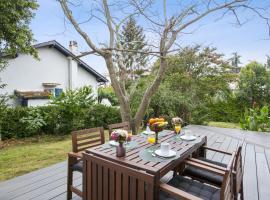 Beautiful house with a large yard at the heart of Hendaye - Welkeys, feriebolig i Hendaye