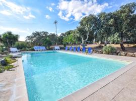 Awesome Home In Sedini With Outdoor Swimming Pool, hotel di Sedini