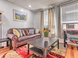 Updated Stoughton Apartment with Shared Yard!, kæledyrsvenligt hotel i Stoughton