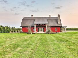 Charming Jeffersonville Barndominium with Fire Pit!, khách sạn có chỗ đậu xe ở Jeffersonville