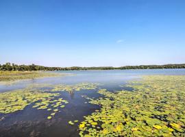 Big Lake Getaway with Private Beach and Fire Pit!, ξενοδοχείο σε Cushing
