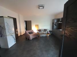 apartmán deVAde se dvěma ložnicemi a WiFi připojením, location de vacances à Trutnov