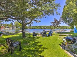 Charming Cottage on Crystal Lake Fire Pit, Kayaks, готель у місті Plymouth