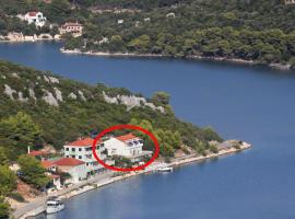 Apartments by the sea Pasadur, Lastovo - 8386, hotel em Lastovo