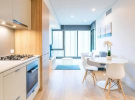 Lovely One Bedroom + Study with Infinity Pool, apartment in Sydney